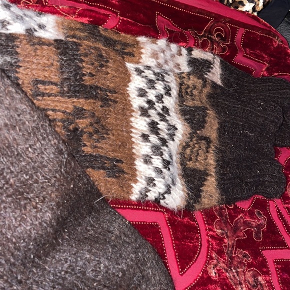 Alpaca socks that I brought back from my trip to Peru - Picture 2 of 3